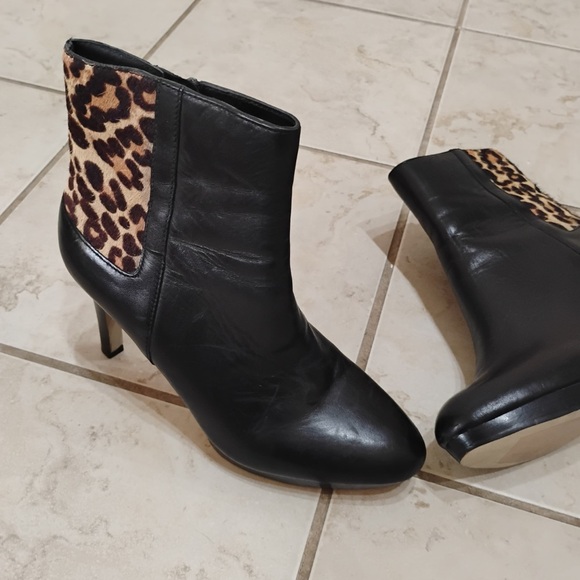 Tahari Serena Black Sleek Leopard Booties Point Toe Zip Up Faux Fur Size 7 - Picture 7 of 15